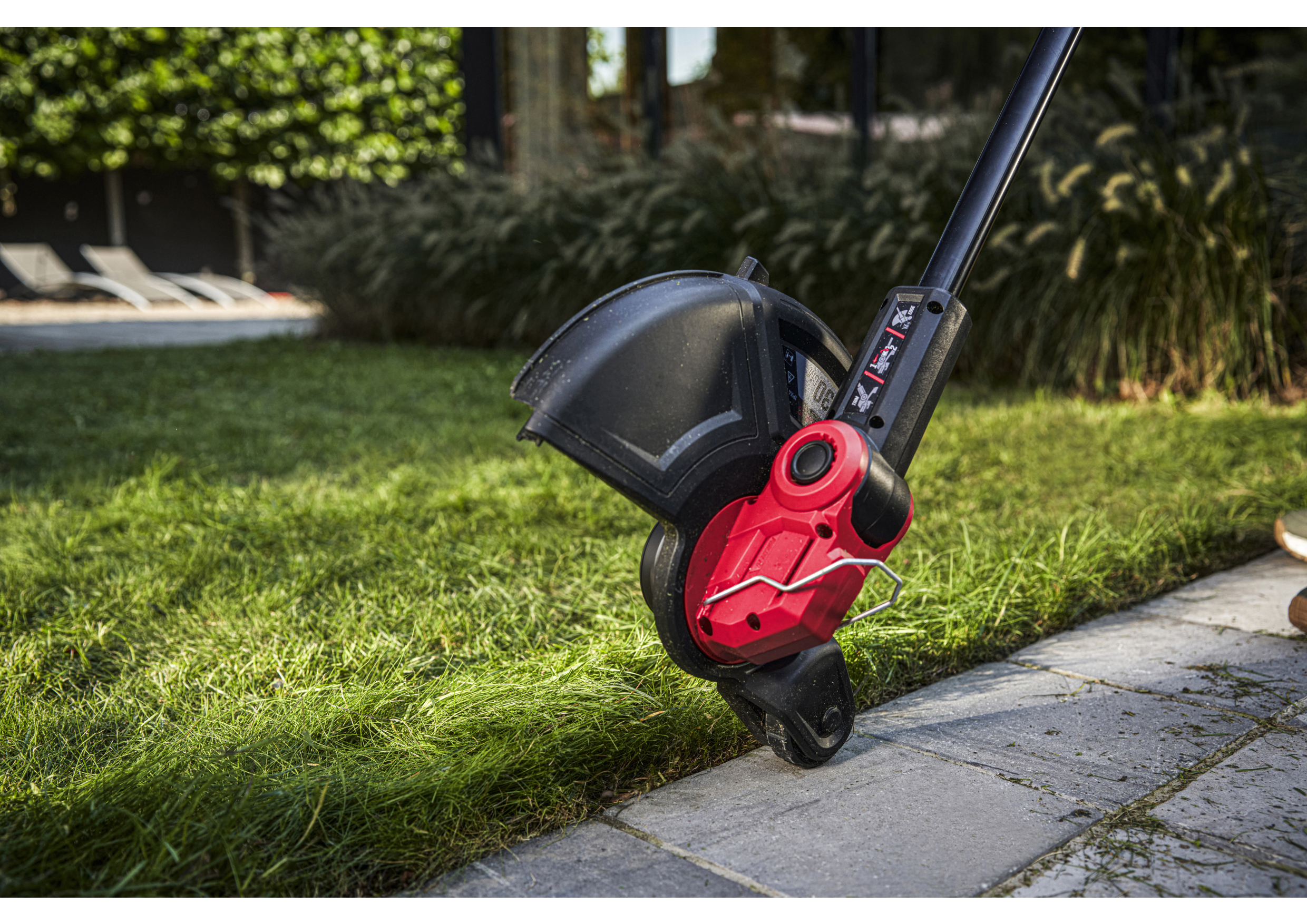 Skil Accu Grastrimmer 0241AA met Borstelloze Motor 20V Max Li 2,0AH Inclusief Accu en Lader