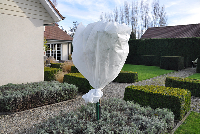 VLIESHOEZEN ( 6 STUKS ) 60CMX80CM BESCHERMT PLANTEN TEGEN VORST EN WIND