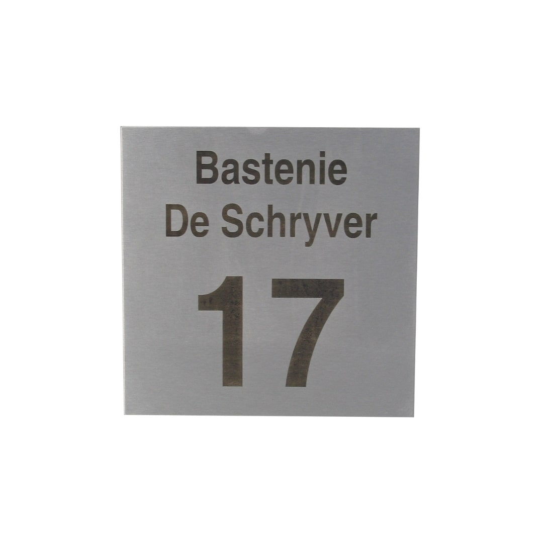 Nummer en Naamgravure op Inoxplaat 18x18 cm - Gebrand