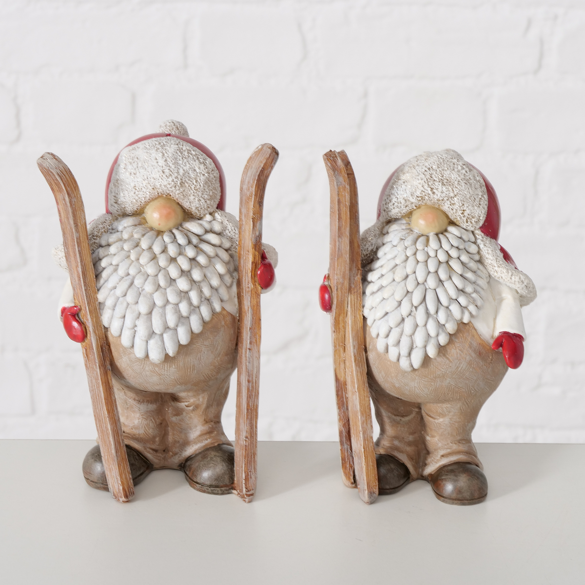 Gnoom Roland met Kerstmuts & Skis 12x9x16 cm - assorti - prijs per stuk