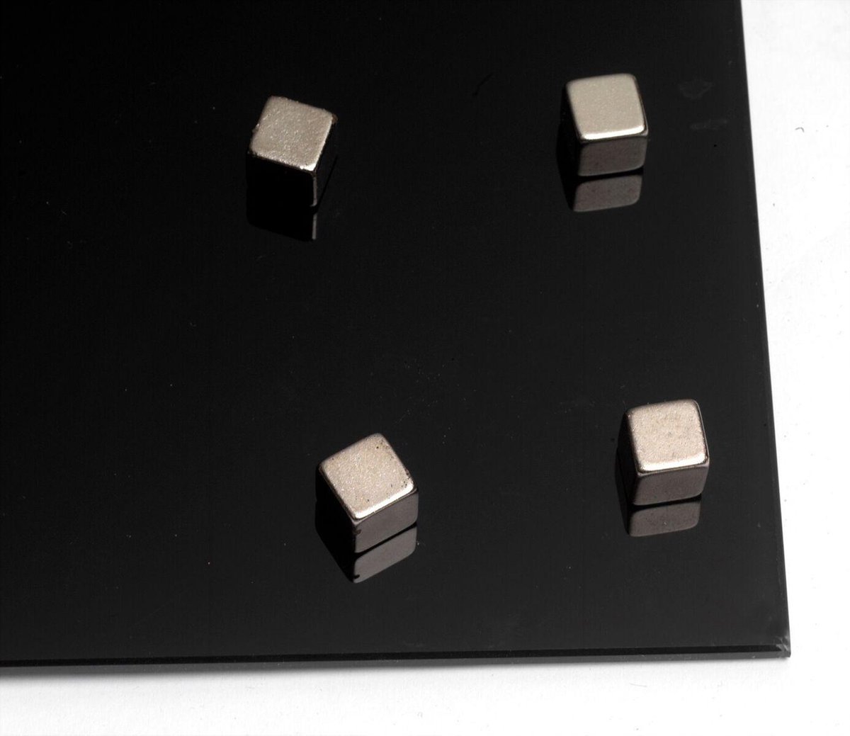 Naga Nord Magneten Vierkant - Zilver 1x1x1 cm - 4 stuks