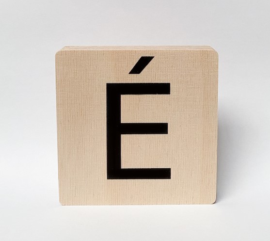 Minimou Letter Hout E/ 18 Mm