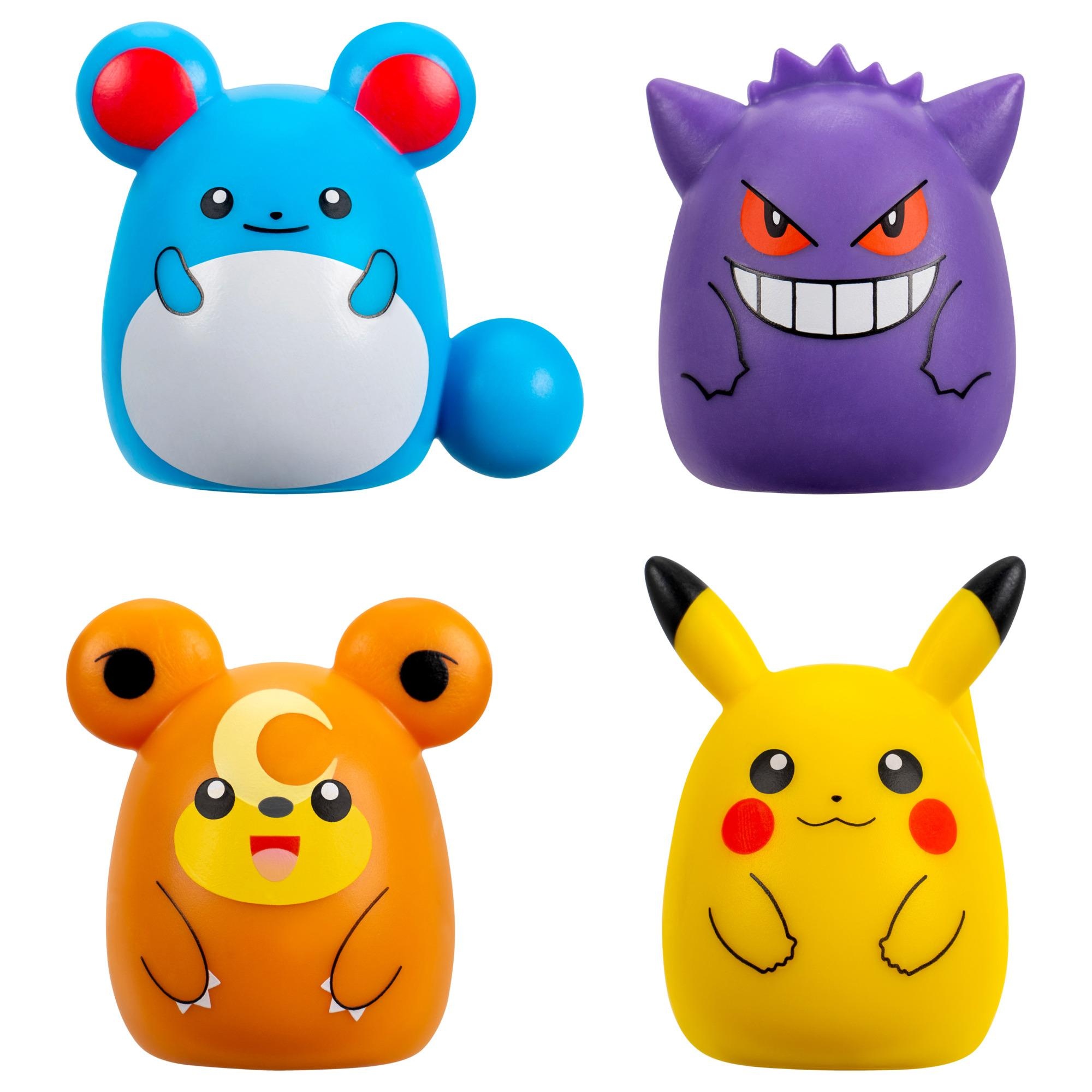 Squish-a-longs Pokemon 4 figuren, 1 accessoire + stand