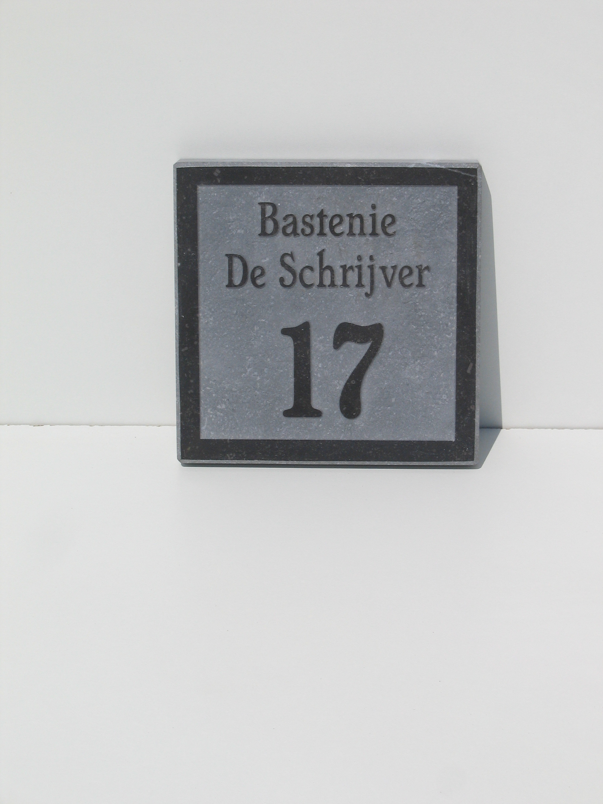 Nummergravure op Arduinplaat 18x18 cm - Donker Gezoet