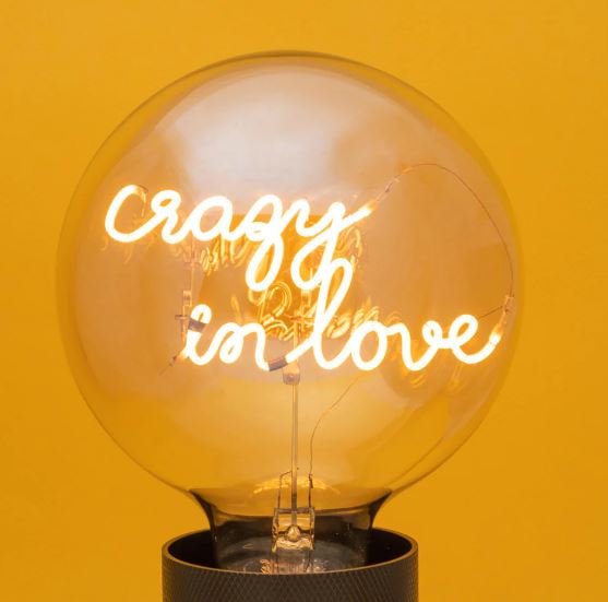 MITB Gloeilamp Crazy in Love G125 - E27 - 2W - Geel - Staand