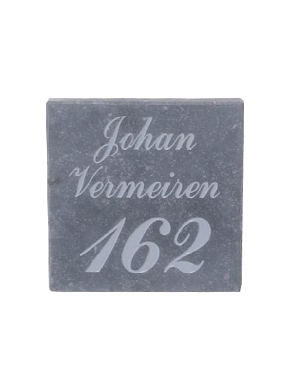 Naam en Nummergravure op Arduinplaat 18x18 cm - Grijs Geschuurd