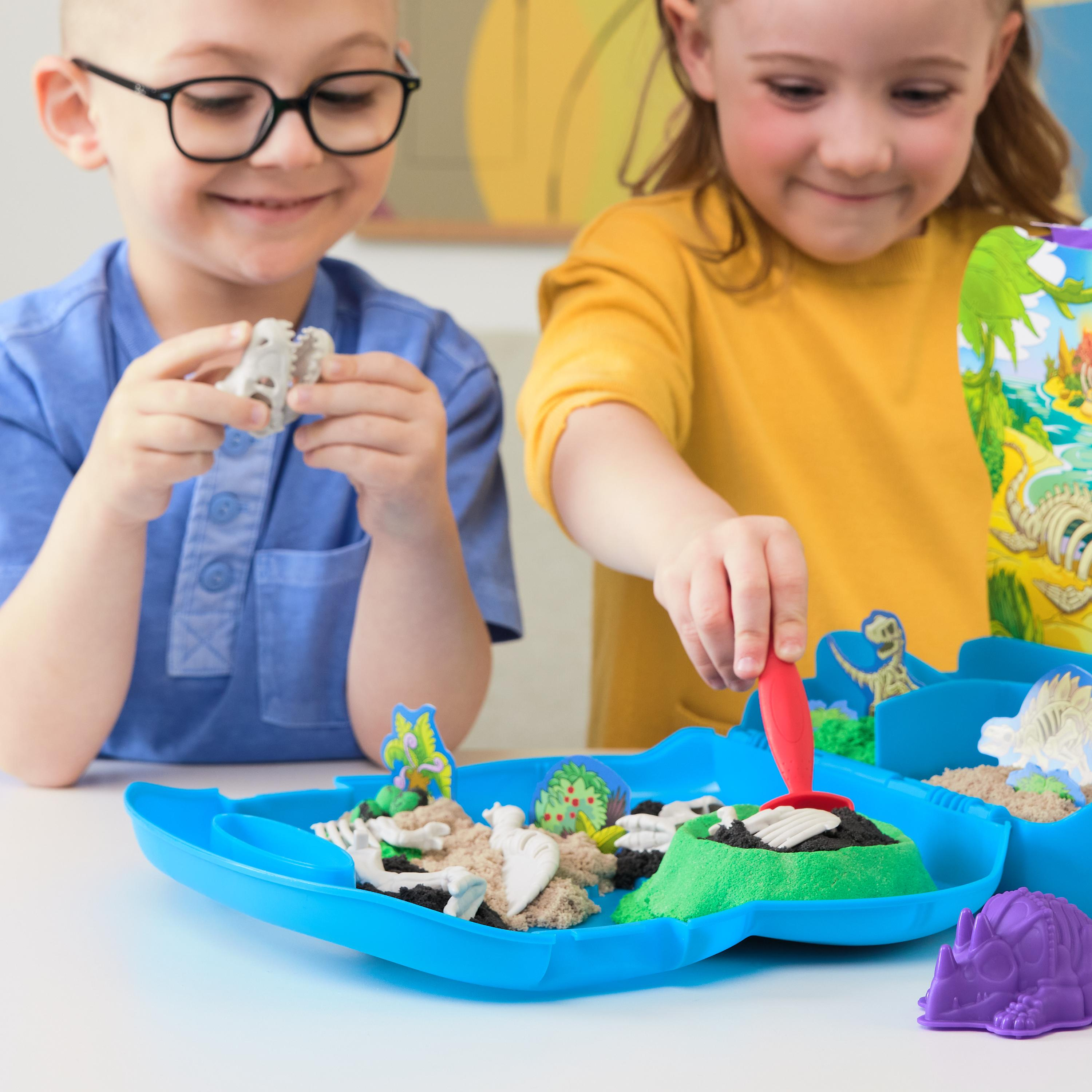 Kinetic Sand - T-Rex Dino Case, 680 Gram Kinetic Sand - T-Rex Dino Case, 680 Gram