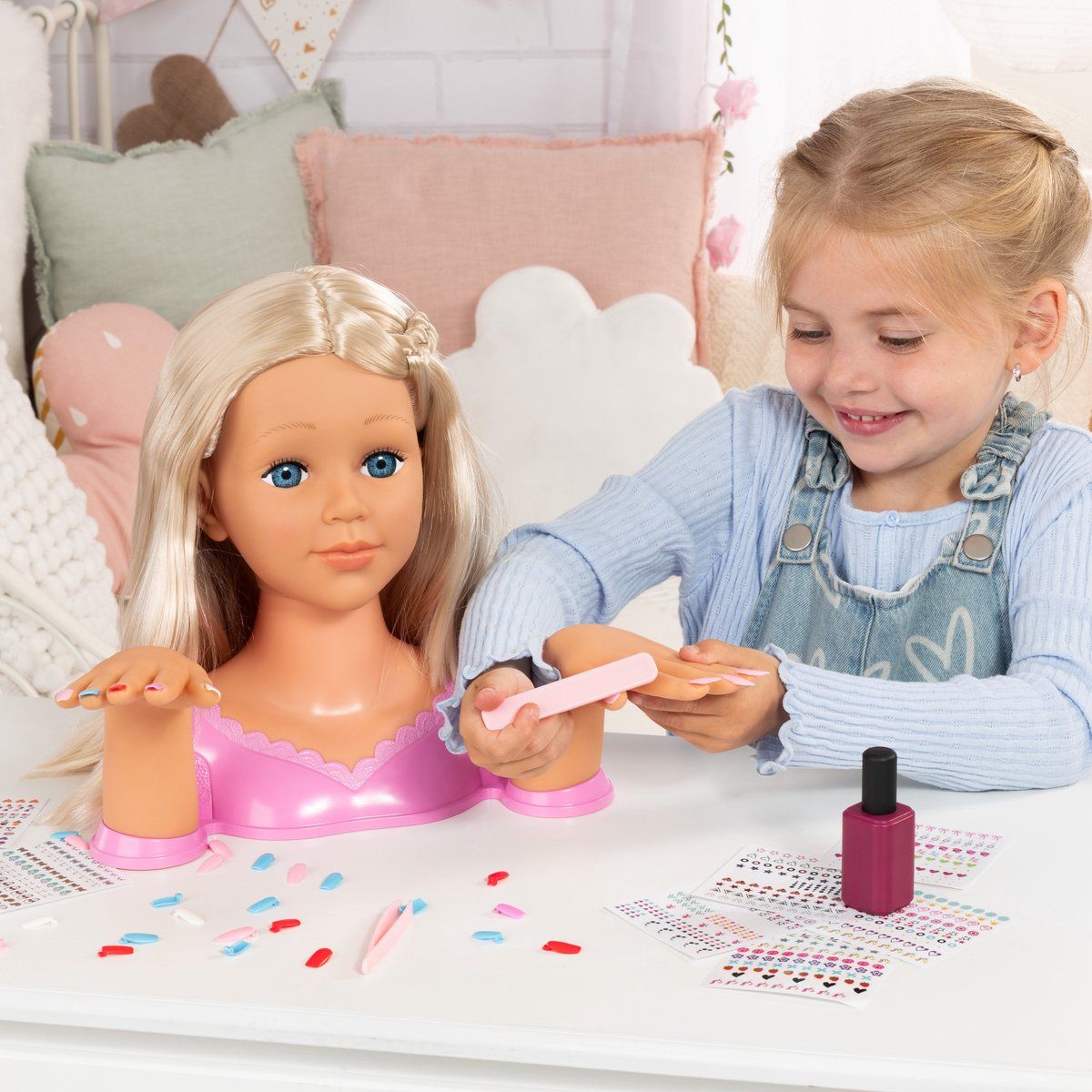 Charlene Magic Nails Kaphoofd 27 cm met make-up en nagels